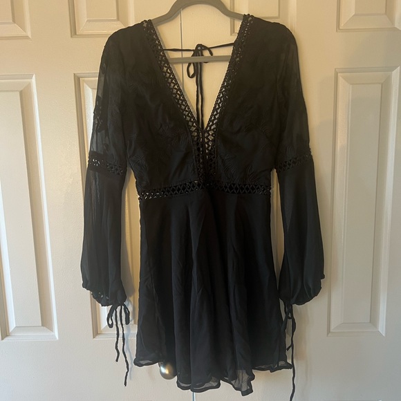 Selfie Leslie long sleeve little black dress. Size L - Picture 4 of 7